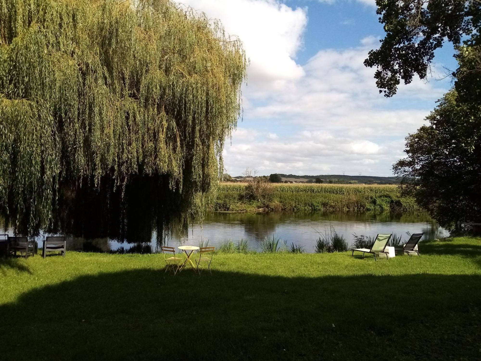 Havre De Paix Au Bords De L'Eure - Divers Hebergements Garennes-sur-Eure Экстерьер фото